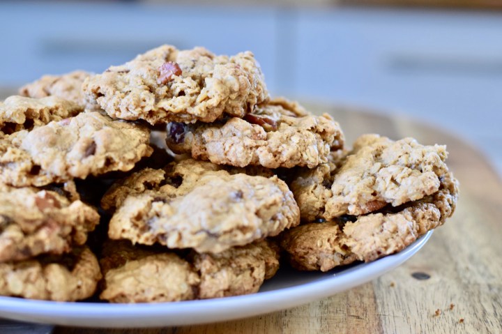 Chewy Chocolate Chip Oatmeal Pecan Cookies |&nbsp;Gluten-free